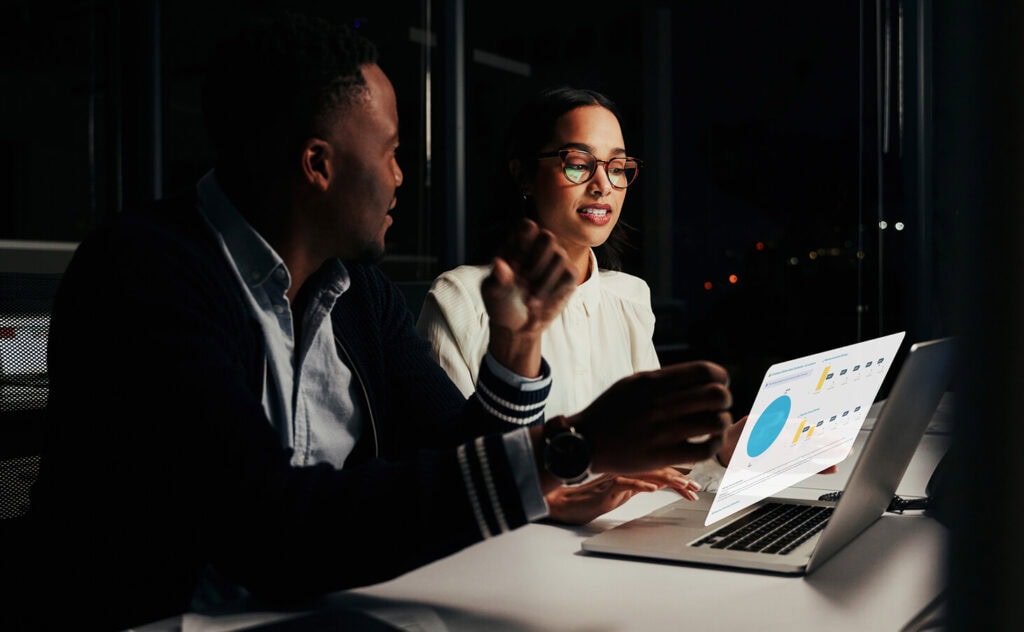 Email-Personalization-Software_marketers-looking-at-report-dashboard